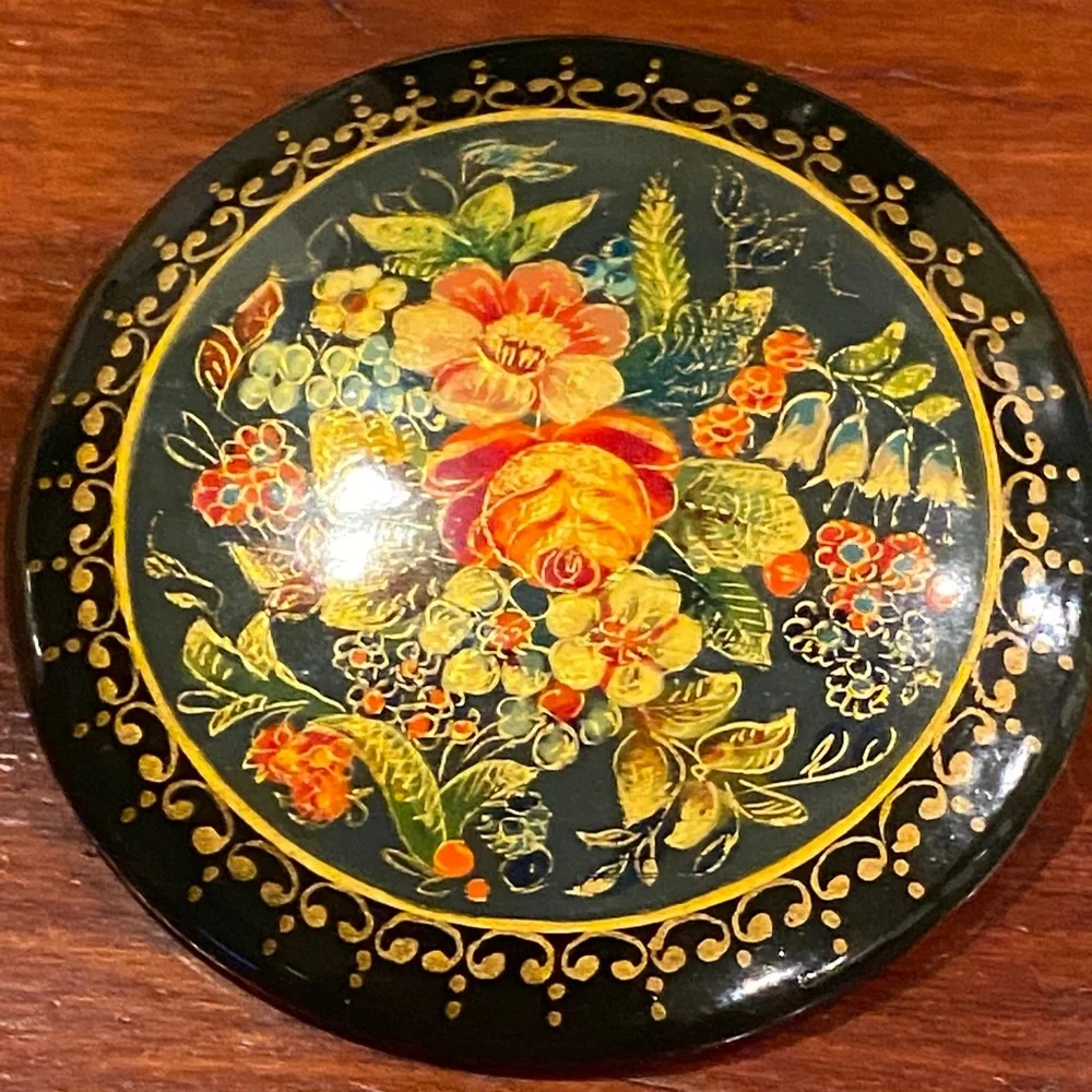 Russian Hand Painted Signed Floral Brooch with Gold and Orange Accents - Picture 3 of 4